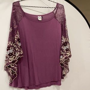 Beautiful flower embellished sleeves